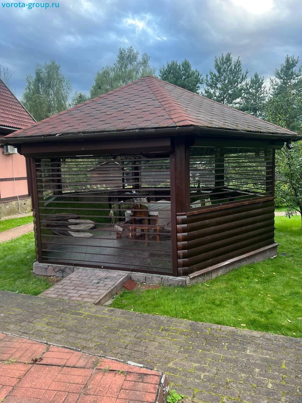 Прозрачные рольставни для шестигранной деревянной беседки